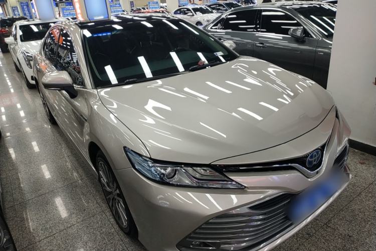 Used Toyota Camry 2018 Dual-Engine 2.5 HG Luxury Edition Front Right 45 Deg
