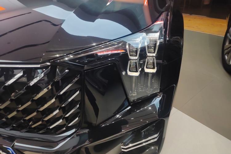 Used GAC Trumpchi GS8 2022 Linghang Series 2.0 TGDI Two-Wheel-Drive Luxury Smart Connectivity Version (7 Seats) Left Front Headlight