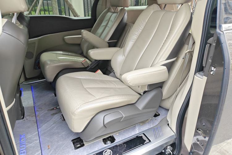 Used Buick GL8 2013 3.0L GT Luxury Business Haoya Edition
