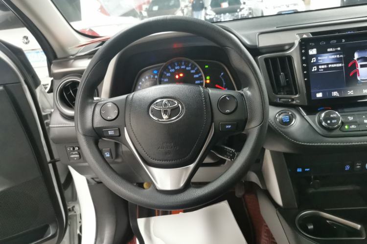 Used Toyota RAV4 2016 2.0L CVT Two-Wheel Drive Fashion Edition China V Standard