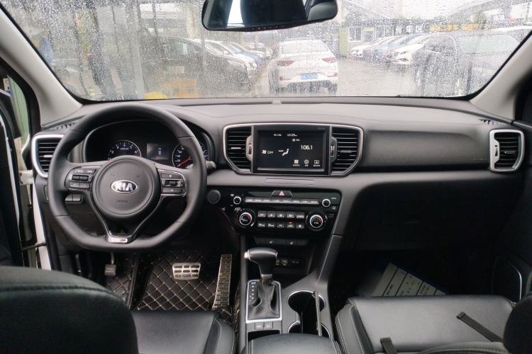 Used Kia KX5 2016 1.6T Automatic Two-Wheel Drive DLX Center Console