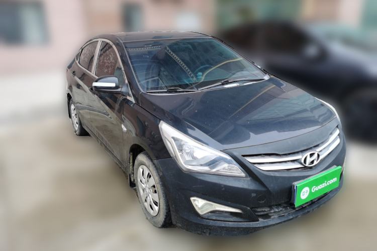 Used Hyundai Verna (older generation) 2014 1.4L Manual Smart GLS Trim Front Right 45 Deg