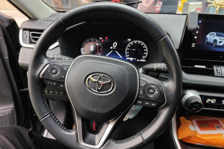 Used Toyota Wildlander 2024 2.0L CVT Two-Wheel Drive Luxury PLUS Edition Steering Wheel