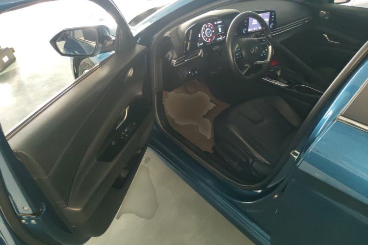 Used Hyundai Elantra 2021 1.5L CVT GLX Elite Edition Driver Seat