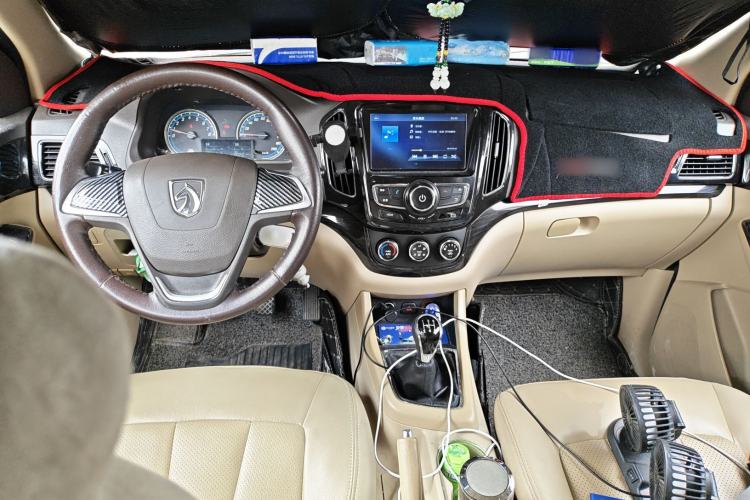 Used Baojun 730 2014 1.5L manual Comfort version 7 seats
