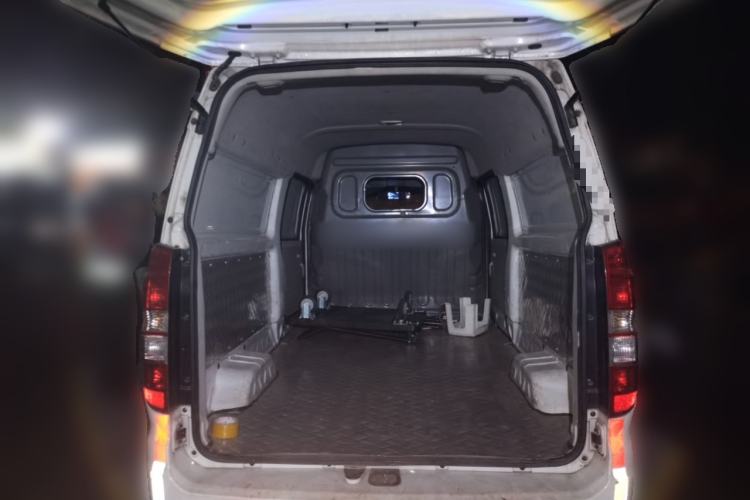 Used Sunlong DST 5 2021 All-Electric Van with 41.86 kWh