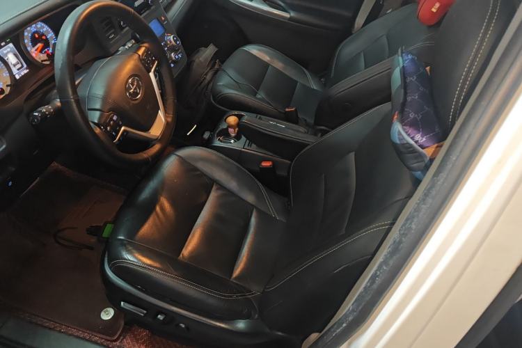 Used Toyota Sienna 2019 3.5L Two-Wheel Drive LE Trim 7 Seats U.S. Specification
