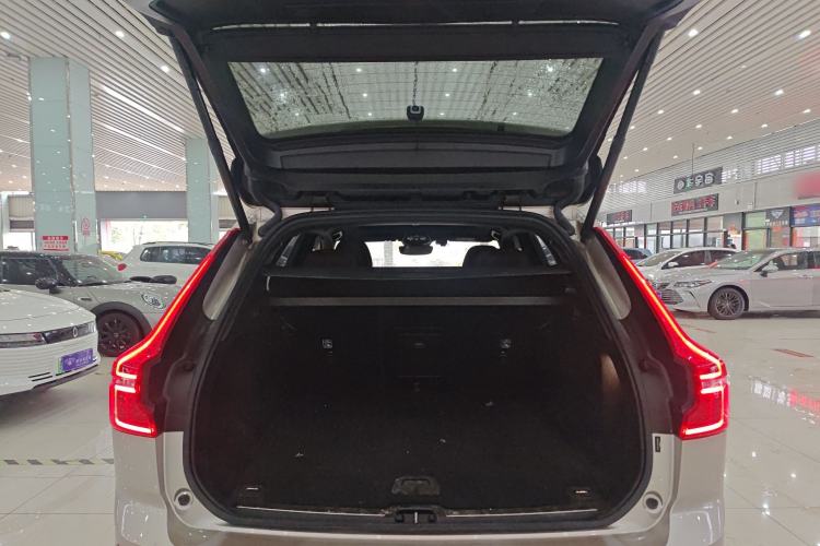 Used Volvo XC60 2023 B5 4x4 Smart Luxury Edition