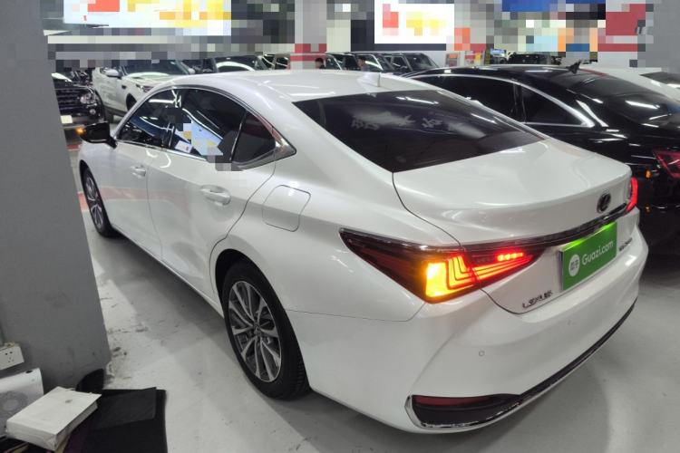 Used Lexus ES 2022 200 Excellence Edition
