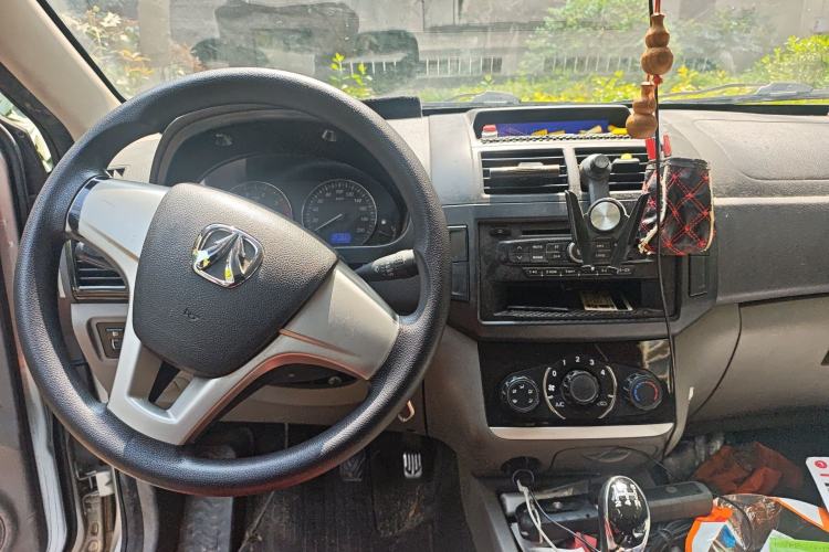 Used BAIC Weiwang M20 2014 1.5L practical type BJ415A Center Console
