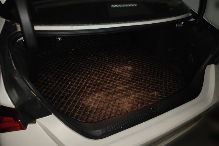 Used Toyota Avalon 2019 2.0L XLE Premium Edition China VI Trunk