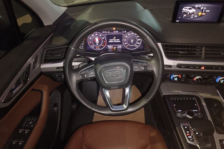 Used Audi Q7 2018 40 TFSI Comfort Model
