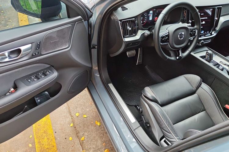 Used Volvo S60 2022 B5 Zhiya Sport Edition
