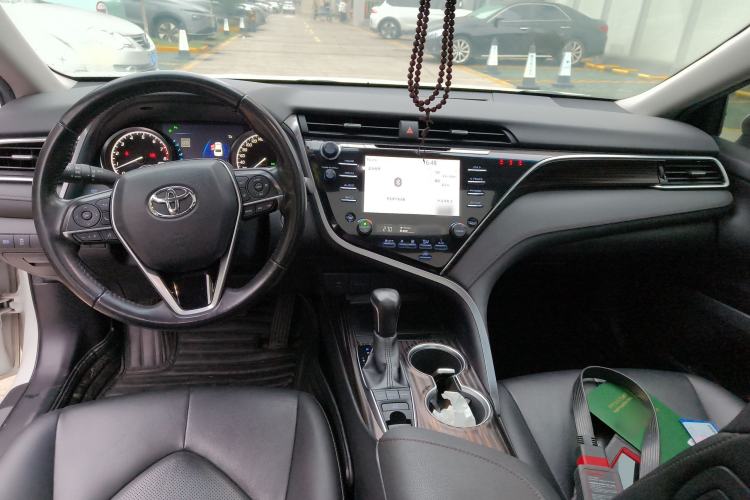 Used Toyota Camry 2018 2.5G Luxury Edition Center Console