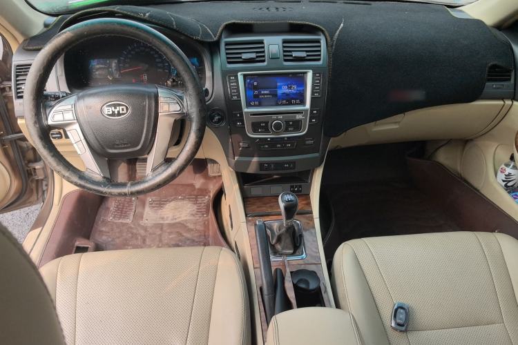 Used BYD G6 2012 2.0L Manual Luxury Version
