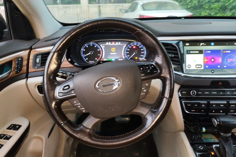 Used GAC Trumpchi GS8 2017 320T Two-Wheel Drive Luxury Smart Connectivity Version (7 Seats) Steering Wheel