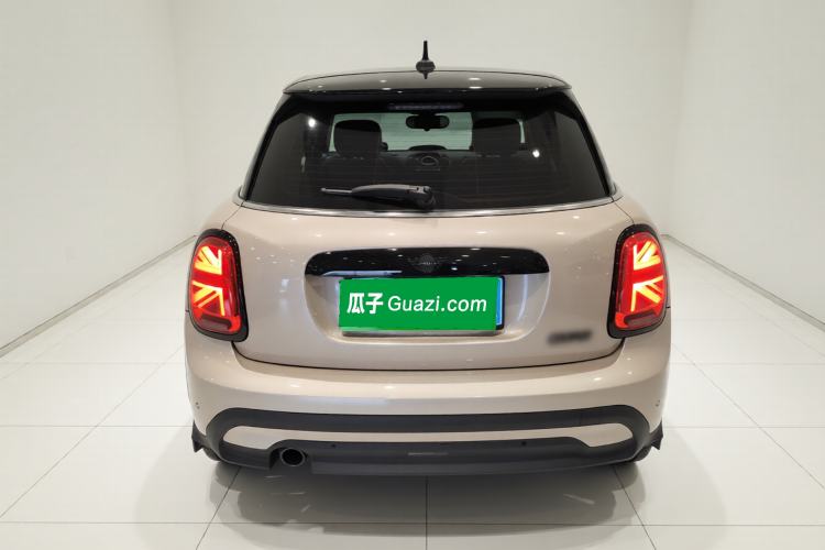 Used MINI 2022 Updated 1.5T COOPER Artist Five-Door Edition Rear