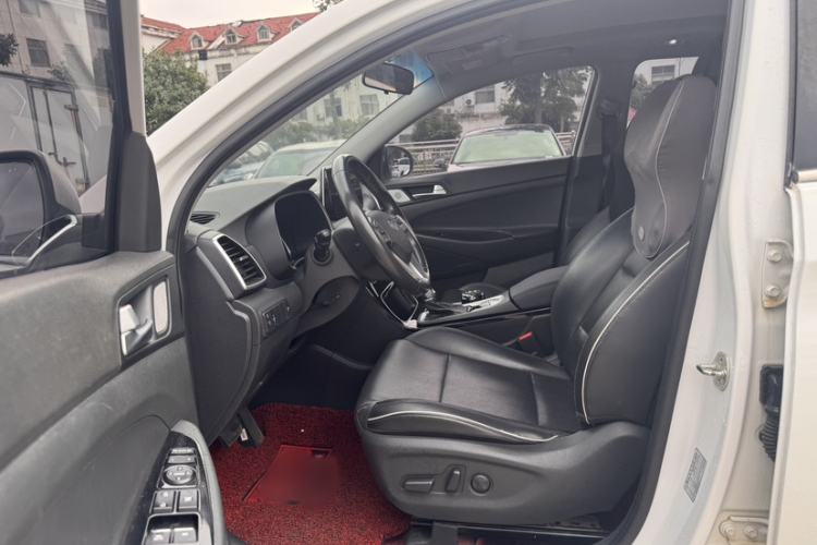 Used Hyundai Tucson 2019 280TGDi Dual-Clutch Two-Wheel Drive Fashion Edition China VI Standard
