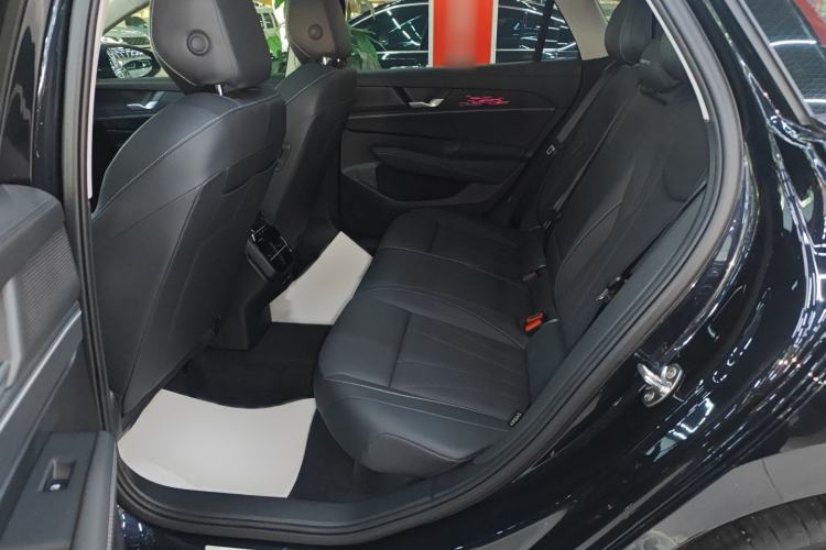 Used Volkswagen Passat 2025 Pro 380TSI Dragon Glory Edition
