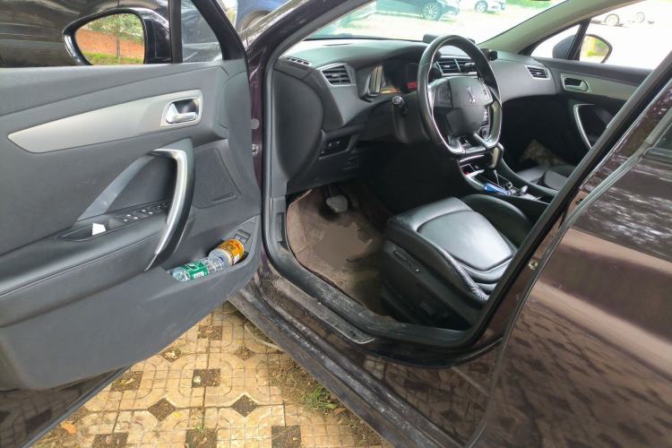 Used DS 5LS 2014 1.6T Luxury Edition THP160