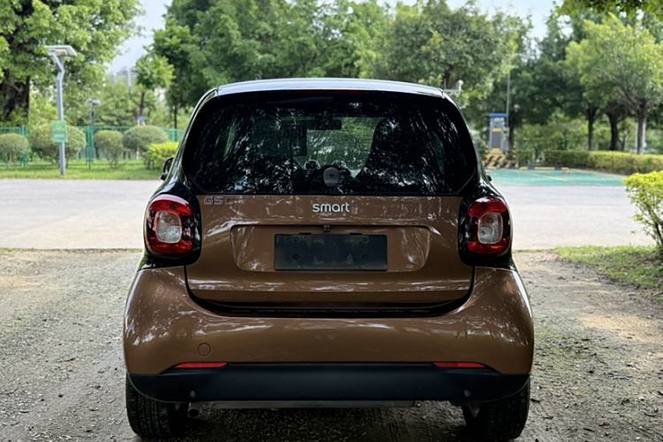 Used smart fortwo 2015 1.0L 52 kW hardtop Dynamic version