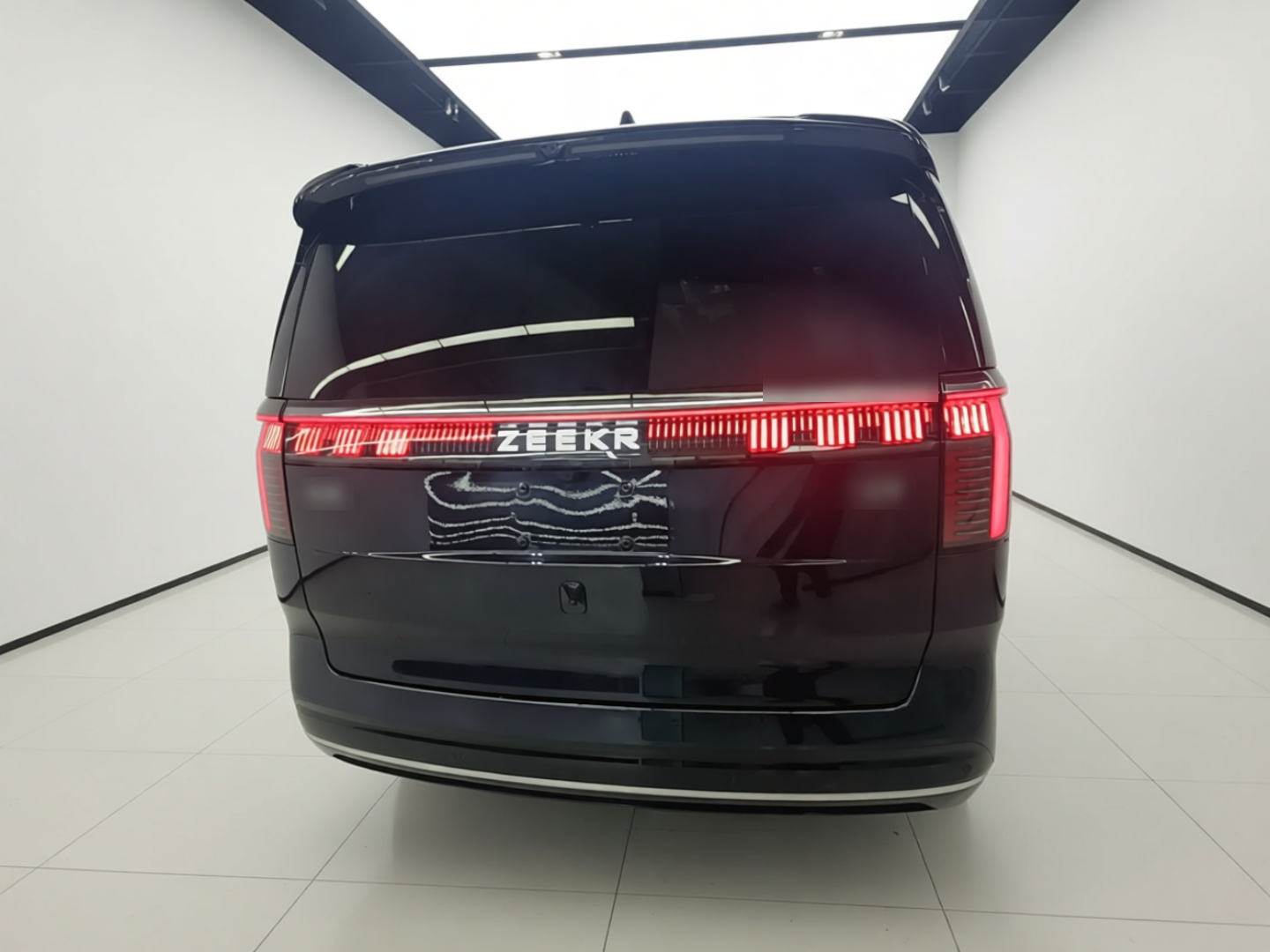 Zeekr 009 2024 7-Seater Walk-Through Version Four-Wheel Drive 108 kWh — снимка 5