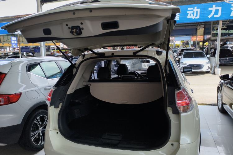 Used Nissan X-Trail 2014 2.5L CVT Leading Edition 4WD Trunk