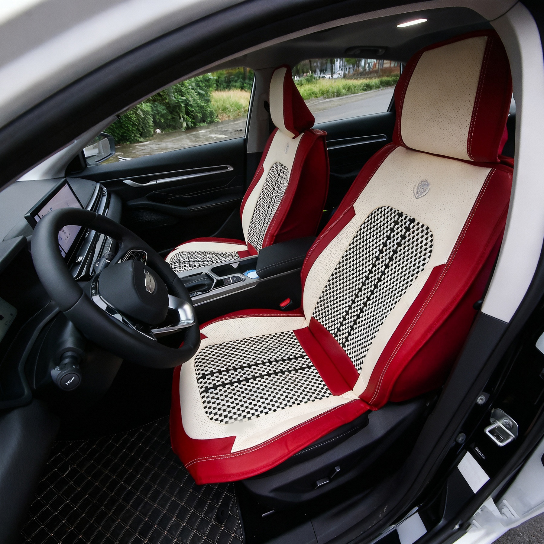 المقاعد الأمامية داخل السيارة