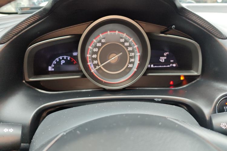 Used Mazda Mazda 3 Axela 2014 Sedan 1.5L Automatic Luxury Model