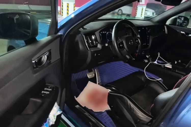 Used Volvo XC60 2019 T5 4x4 Smart & Dynamic Sport Edition China VI Standard Driver Seat