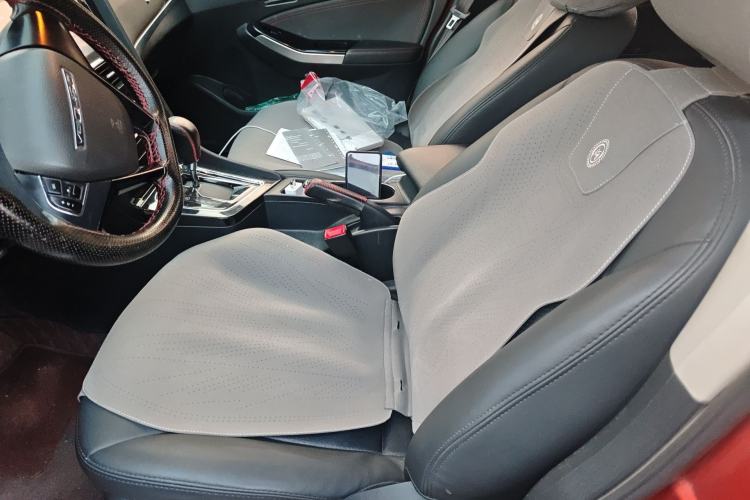 Used Venucia T70 2018 2.0L CVT Smart Edition
