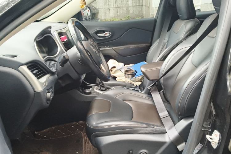 Used Jeep Cherokee 2016 2.4L Professional Edition Left Front Seat