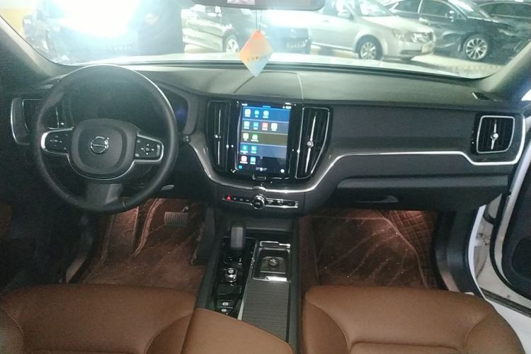 Used Volvo XC60 2023 B5 4x4 Smart Luxury Edition
