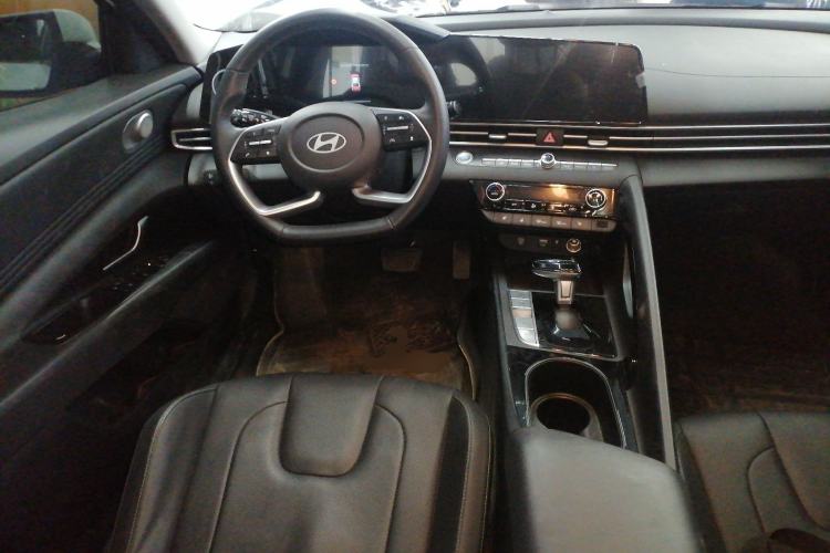 Used Hyundai Elantra 2023 1.5L CVT LUX Prestige Edition
