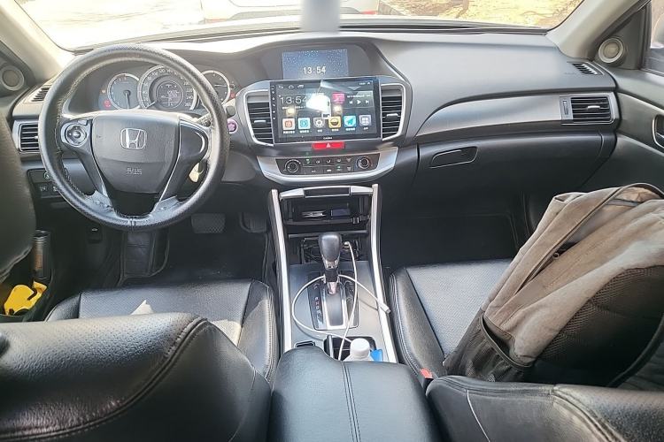Used Honda Accord 2015 2.0L LX Comfort Edition Center Console