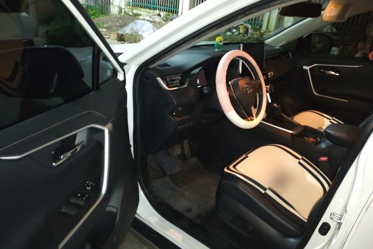 Used Toyota RAV4 2022 2.0L CVT Two-Wheel Drive Fashion Edition Driver Seat