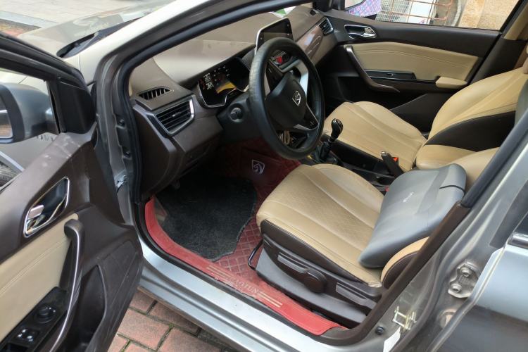 Used Baojun 310W 2017 1.5L Manual Fashion Model China V
