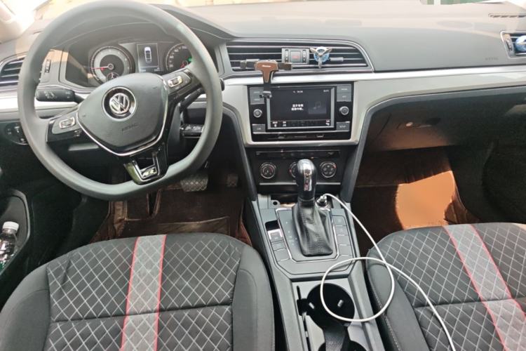 Used Volkswagen Lamando 2019 230TSI DSG Fashion Edition China V Standard Center Console