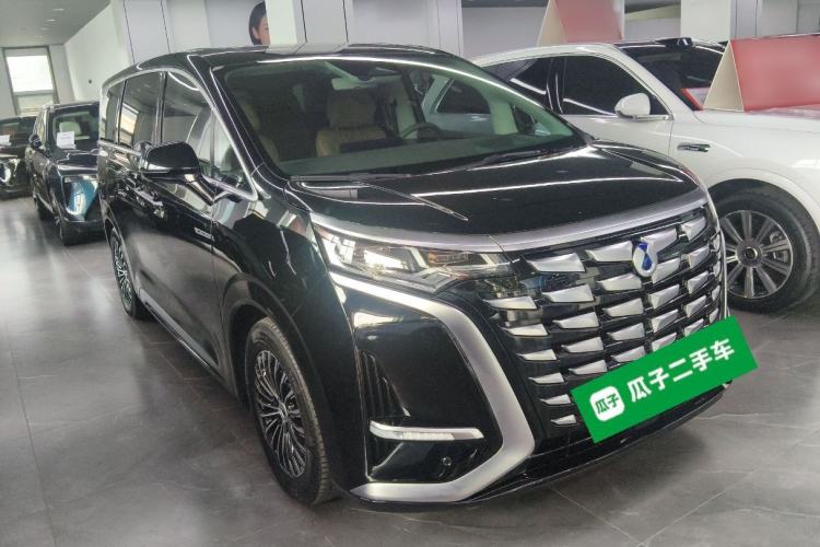 Used Denza D9 2022 DM-i 970 Four-Wheel Drive Prestige Model Front Right 45 Deg