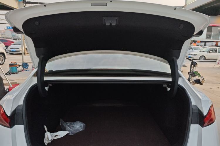 Used Roewe D7 2023 DMH 125km Superior Edition
