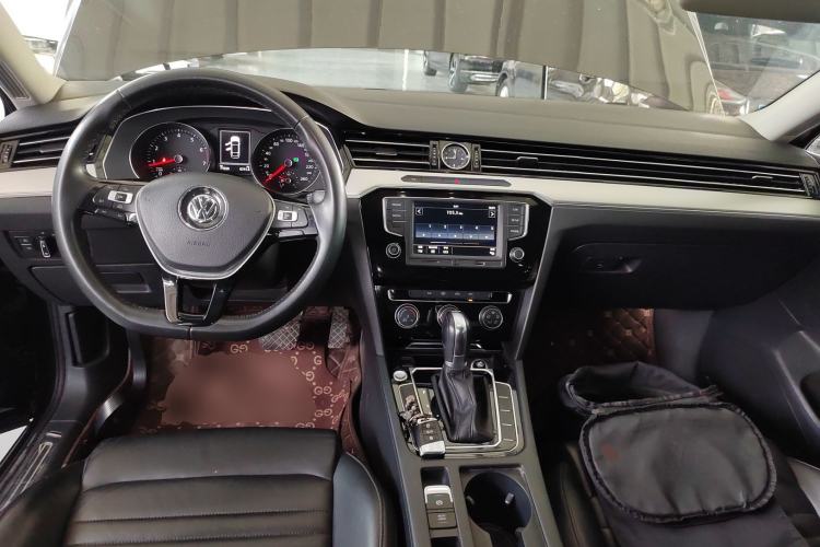 Used Volkswagen Magotan 2017 330TSI DSG Leading Model Center Console