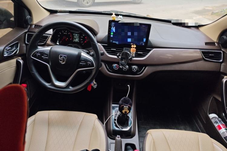 Used Baojun 310W 2017 1.5L Manual Fashion Model China V