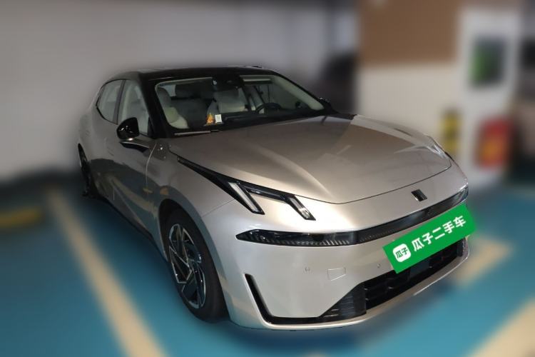 Used Lynk & Co 07 2024 EM-P 126 Long-Range Halo Front Right 45 Deg