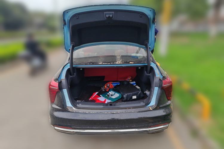 Used Hongqi H5 2023 1.5T DCT Smart Connect Flagship Edition Trunk