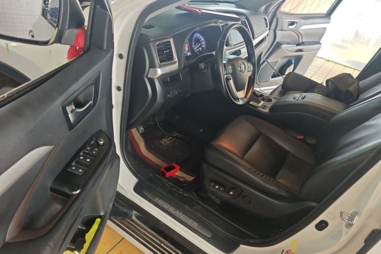 Used Toyota Highlander 2018 2.0T Four-Wheel Drive Luxury Edition 7 Seats China V Emission Standard