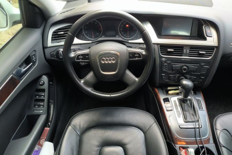 Used Audi A4L 2012 2.0 TFSI automatic Comfort trim level