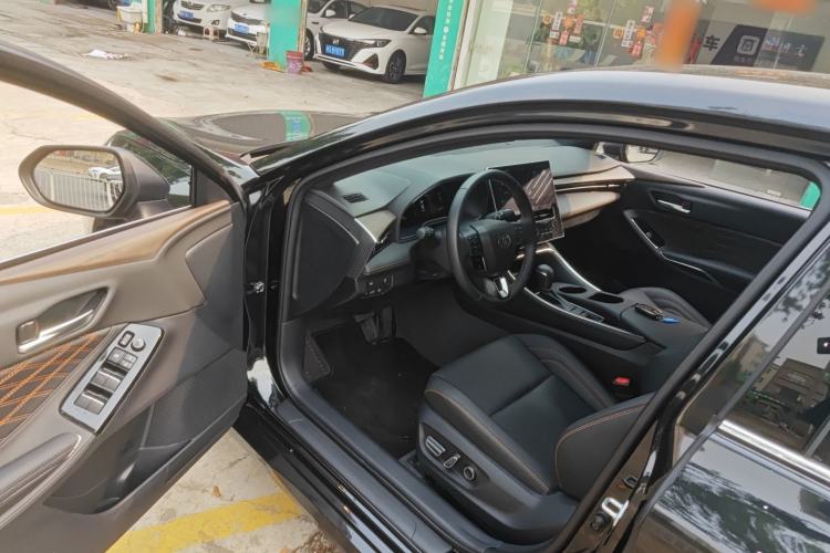 Used Toyota Avalon 2024 Dual-Motor 2.0L Luxury Edition