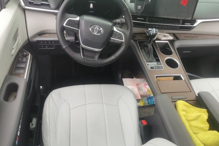 Used Toyota Sienna 2024 2.5L Hybrid Comfort Edition
