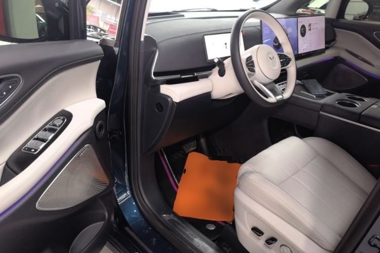 Used VOYAH Dream 2025 PHEV Four-Wheel Drive Prestige Kunpeng Edition Driver Seat