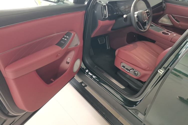 Used Hima AITO M8 2025 Extended-Range Max+ Version 53.4 kWh 5-Seater Edition Driver Seat